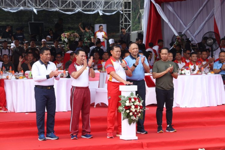 Wakasad Dampingi Panglima TNI Lepas Peserta Lomba Lari “Panglima TNI Run”