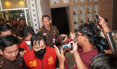 PENAHANAN TIGA ORANG TERSANGKA DALAM PERKARA DUGAAN TINDAK PIDANA KORUPSI DALAM PEMENUHAN KEWAJIBAN PERPAJAKAN BEBERAPA PERUSAHAAN PADA TAHUN 2019 S/D 2021