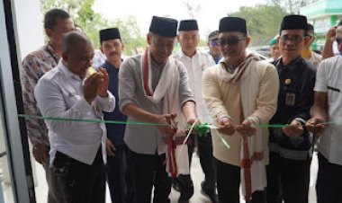 Sampena Hari Amal Bhakti Kemenag ke 78, Bupati Rohil Resmikan Gedung Pusat Layanan Haji dan Umroh Terpadu.