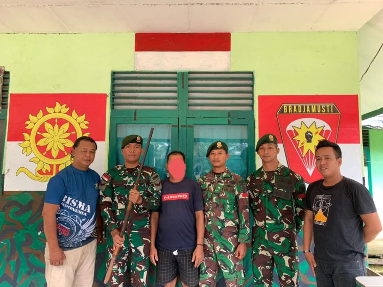 Warga Perbatasan Kembali Serahkan Senjata Api Laras Panjang ke Satgas Pamtas RI–Malaysia Yonarmed 10 Kostrad untuk Keamanan