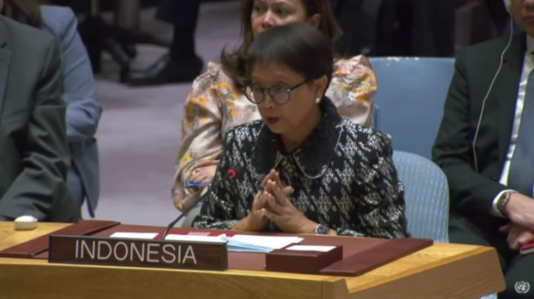 Menteri Luar Negeri Retno melakukan aksi walkout saat Duta Besar Israel memberikan pidato di Dewan Keamanan PBB