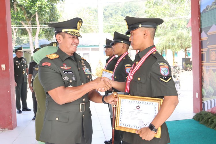 "Pangdam Tanjungpura Melantik 49 Prajurit Bintara TNI AD untuk Tahun Anggaran 2023"