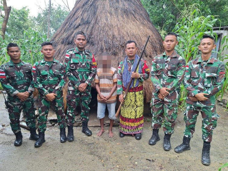 "Pos Aplal Satgas Yonkav 6/Naga Karimata Berhasil Amankan Senjata Dalam Prosesi Adat, Dipercaya Masyarakat"