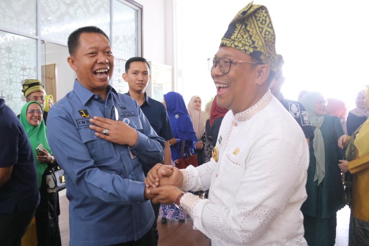 Sekda Pekanbaru Indra Pomi Sambut Kedatangan Pj Gubernur Riau Rahman Hadi di Bandara SSK II