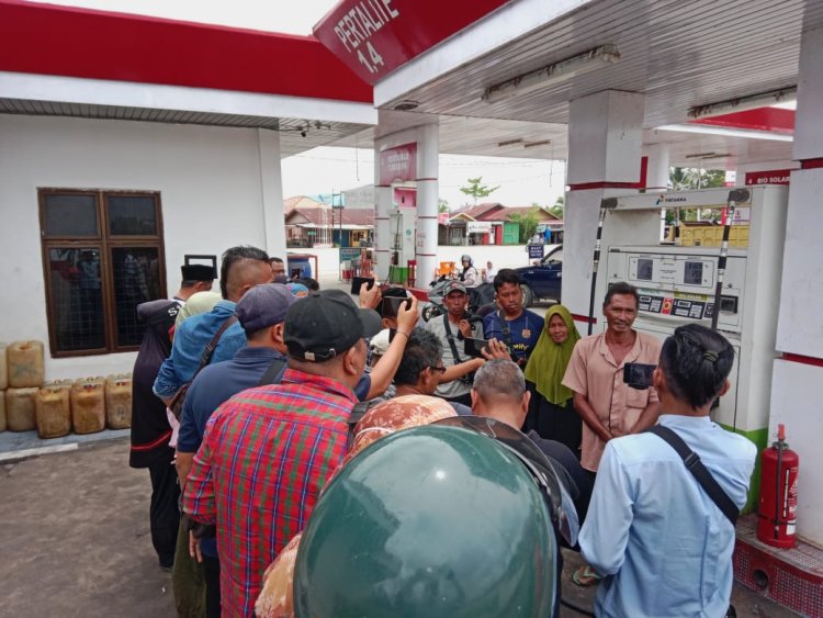 SPBU Bagansiapiapi Bantah Tudingan Pungutan Liar pada Konsumen BBM Jerigen