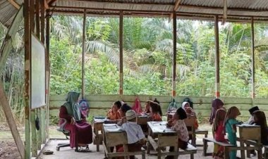 Wabup Rohil Jhony Charles: Tak Boleh Ada Lagi Sekolah Seperti di Film Laskar Pelangi