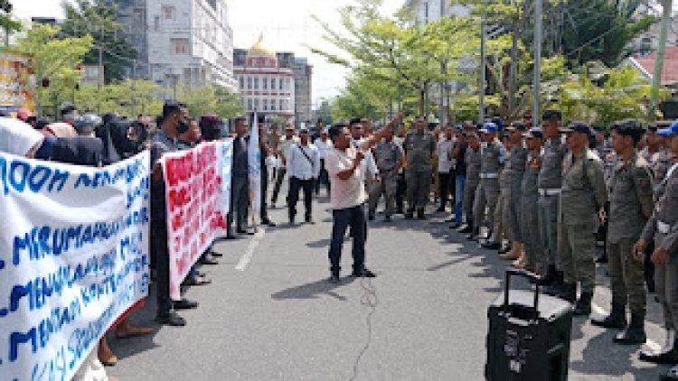 Demo Mahasiswa Tuntut Gaji Honorer Rokan Hilir Dibayar