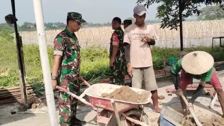 Babinsa Aktif Dukung Pembangunan Gudang Inventaris Desa di Sragen, Wujudkan Sinergitas TNI dan Masyarakat