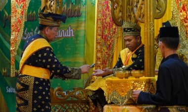 Gubri Abdul Wahid Sandang Gelar Datuk Seri Setia Amanah dari LAM Riau