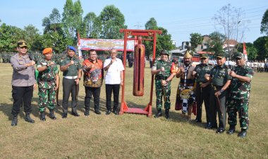TMMD Ke-125 Kodim Surakarta Resmi Dibuka Sekda Pukul Kentongan
