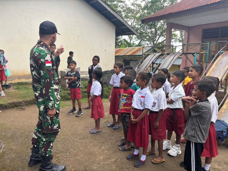 TNI Satgas Pamtas Tanamkan Nasionalisme di SDK Nilulat TTU