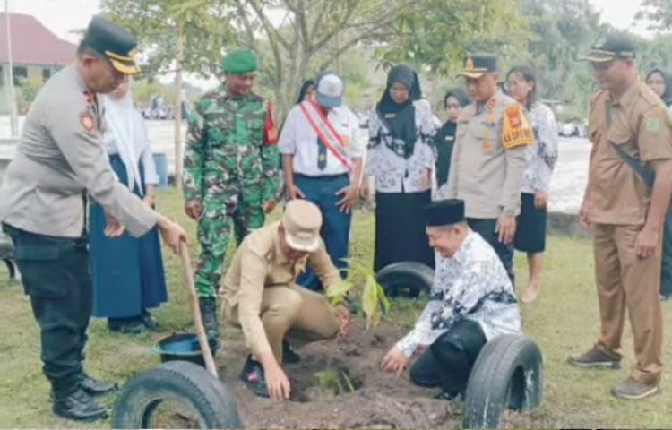 Wabup Rohil & Kapolres Sosialisasi Green Policing di Sekolah
