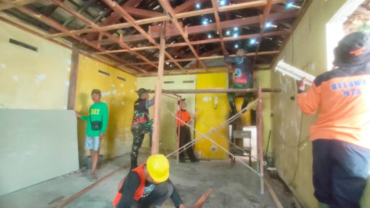 TMMD Kodim 0735/Surakarta Rehab RTLH, Fokus Pemasangan Plafon Layak Huni