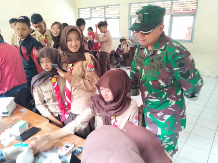 Babinsa Dukung Skrining Kesehatan Pelajar SMK Selo