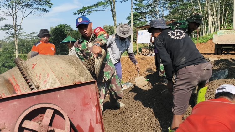 TNI dan Warga Girimarto Kebut Pembangunan Jembatan Penghubung Tiga Wilayah di Wonogiri