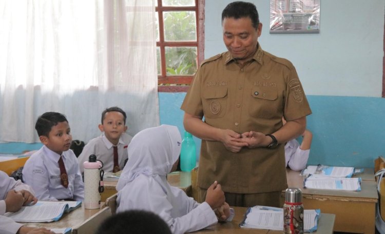 Wawako Pekanbaru Tinjau TKA SD
