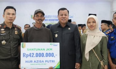 Bupati Kuansing Salurkan Santunan BPJS Rp2,7 Miliar untuk 8.680 Pekerja Rentan
