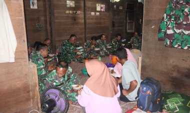 Hangatnya Kebersamaan: Satgas TMMD Ke-129 Kodim 0313/KPR Gelar Makan Bersama di Rumah Orang Tua Asuh