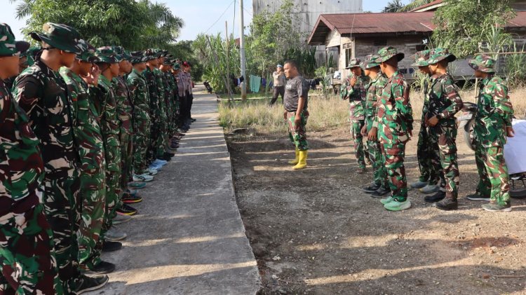Awali Tugas dengan Disiplin, Lettu Inf Feby Harahap Pimpin Apel Pagi dan Berikan Semangat kepada Tim Satgas TMMD